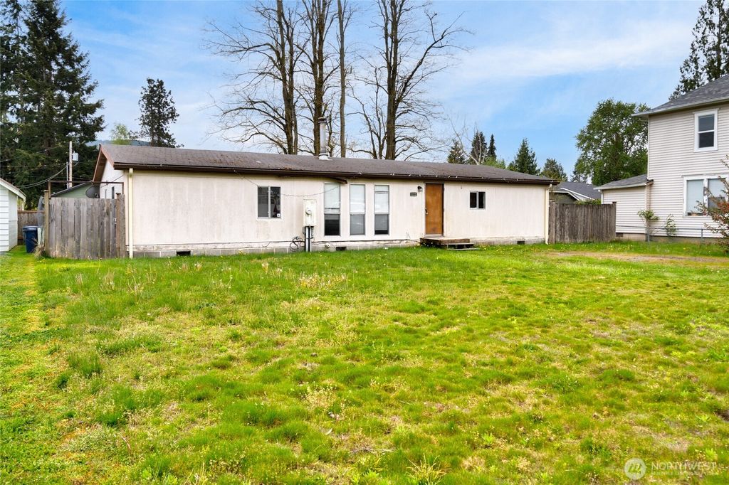 Photo of 1133 State Street, Sedro Woolley, WA 98284 (MLS # 2514454)