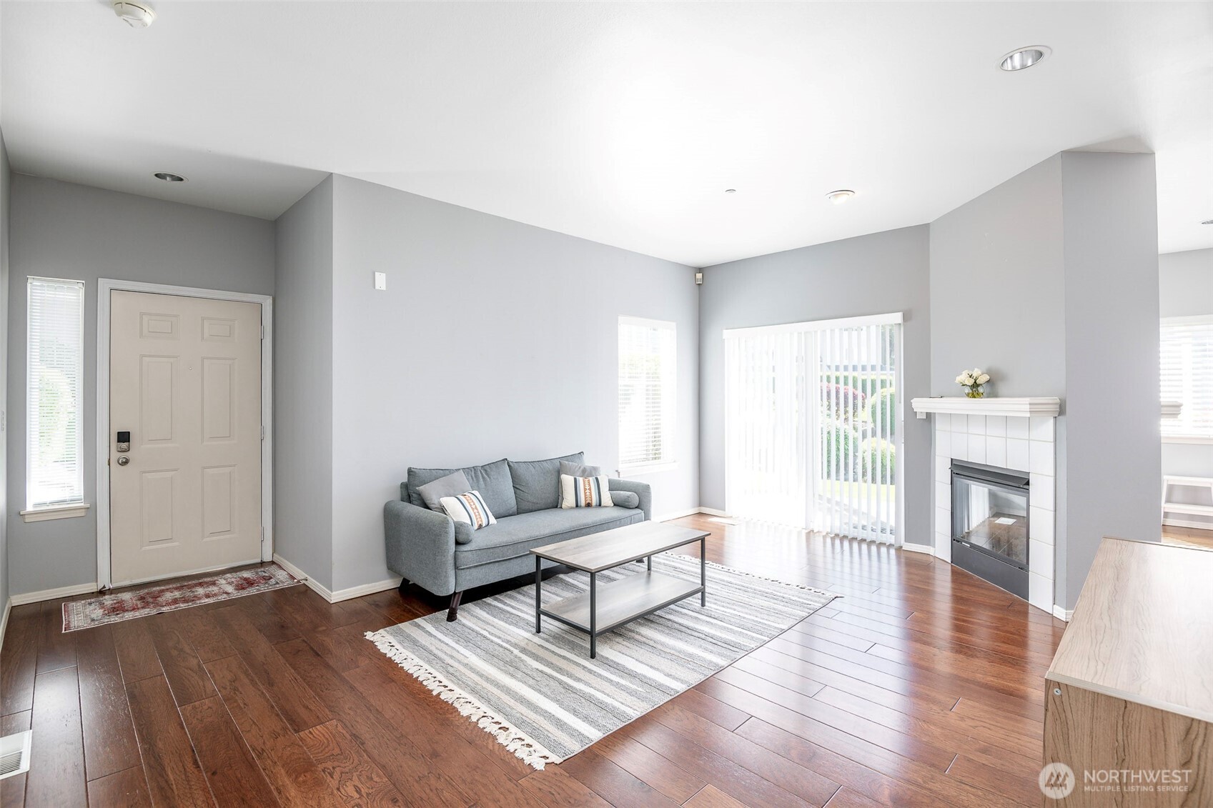 4714 Fairwood Boulevard NE 905