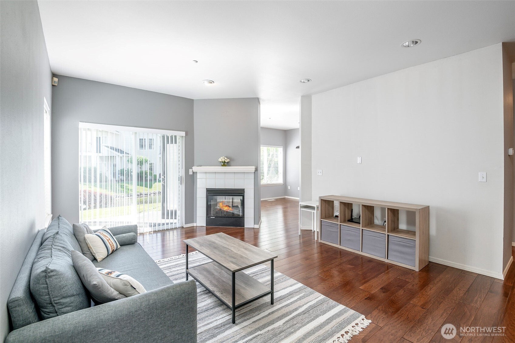 4714 Fairwood Boulevard NE 905