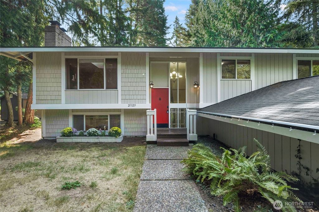 Photo of 21325 SE 24th Street, Sammamish, WA 98075 (MLS # 2427312)