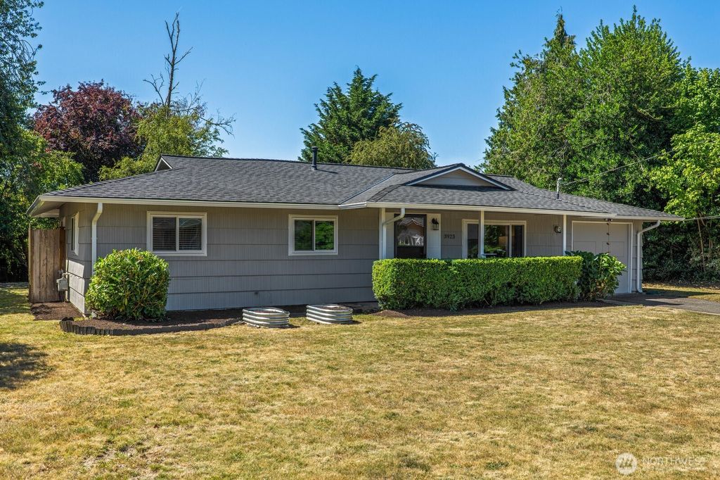 Photo of 3923 NE 22nd Place, Renton, WA 98056 (MLS # 2404395)