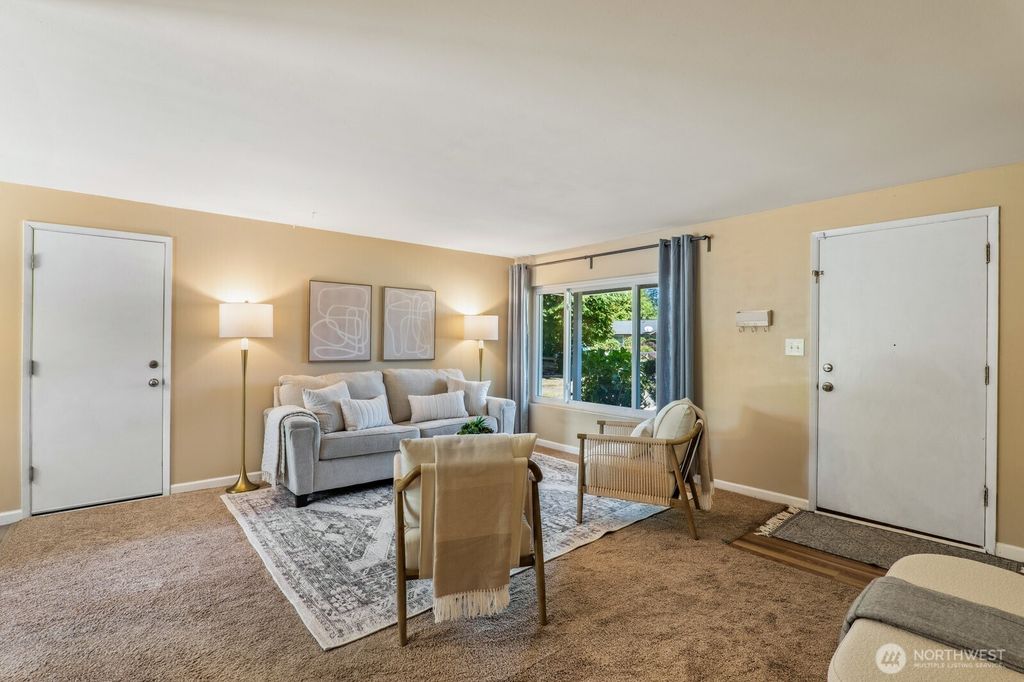 Photo of 3923 NE 22nd Place, Renton, WA 98056 (MLS # 2404395)