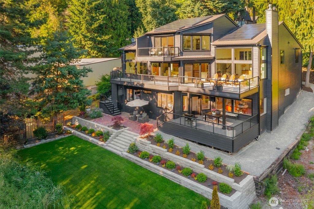 Photo of 11637 72nd Place NE, Kirkland, WA 98034 (MLS # 2403377)