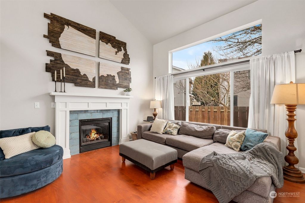 Photo of 913 243rd Place SE, Sammamish, WA 98075 (MLS # 2042827)