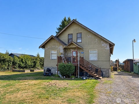 Photo of 810 Cul De Sac Avenue, Burlington, WA 98233 (MLS # 2542860)
