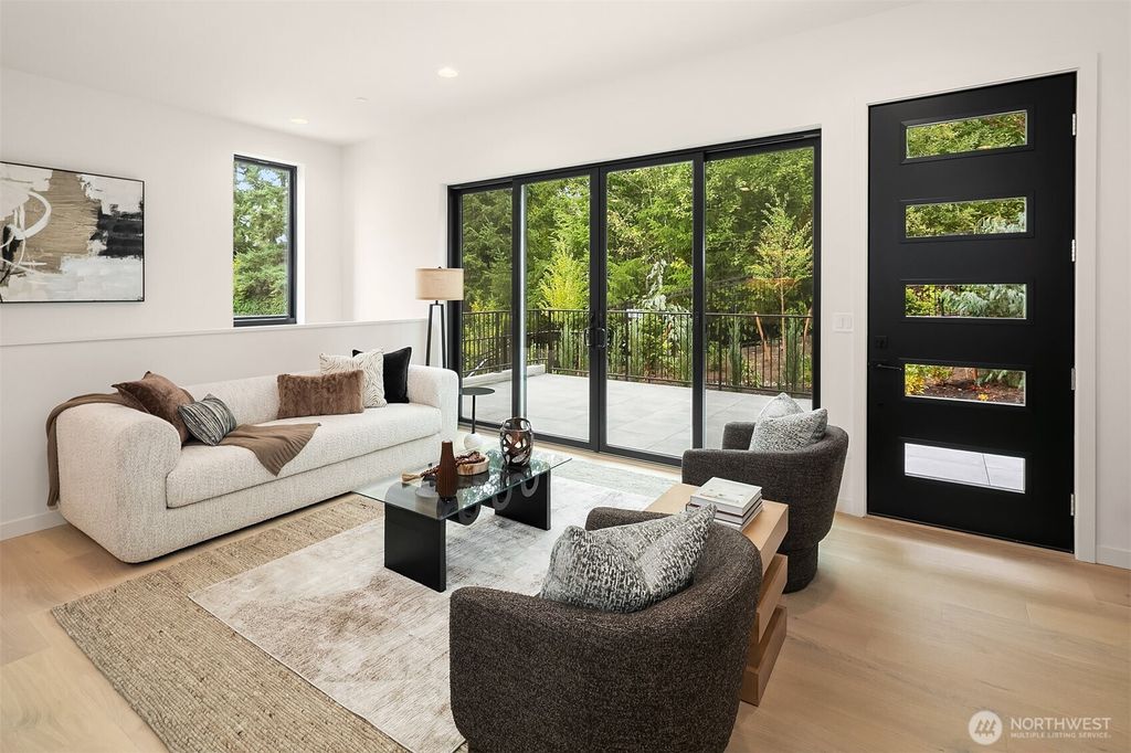 Photo of 270 118th Avenue SE, Bellevue, WA 98005 (MLS # 2447214)