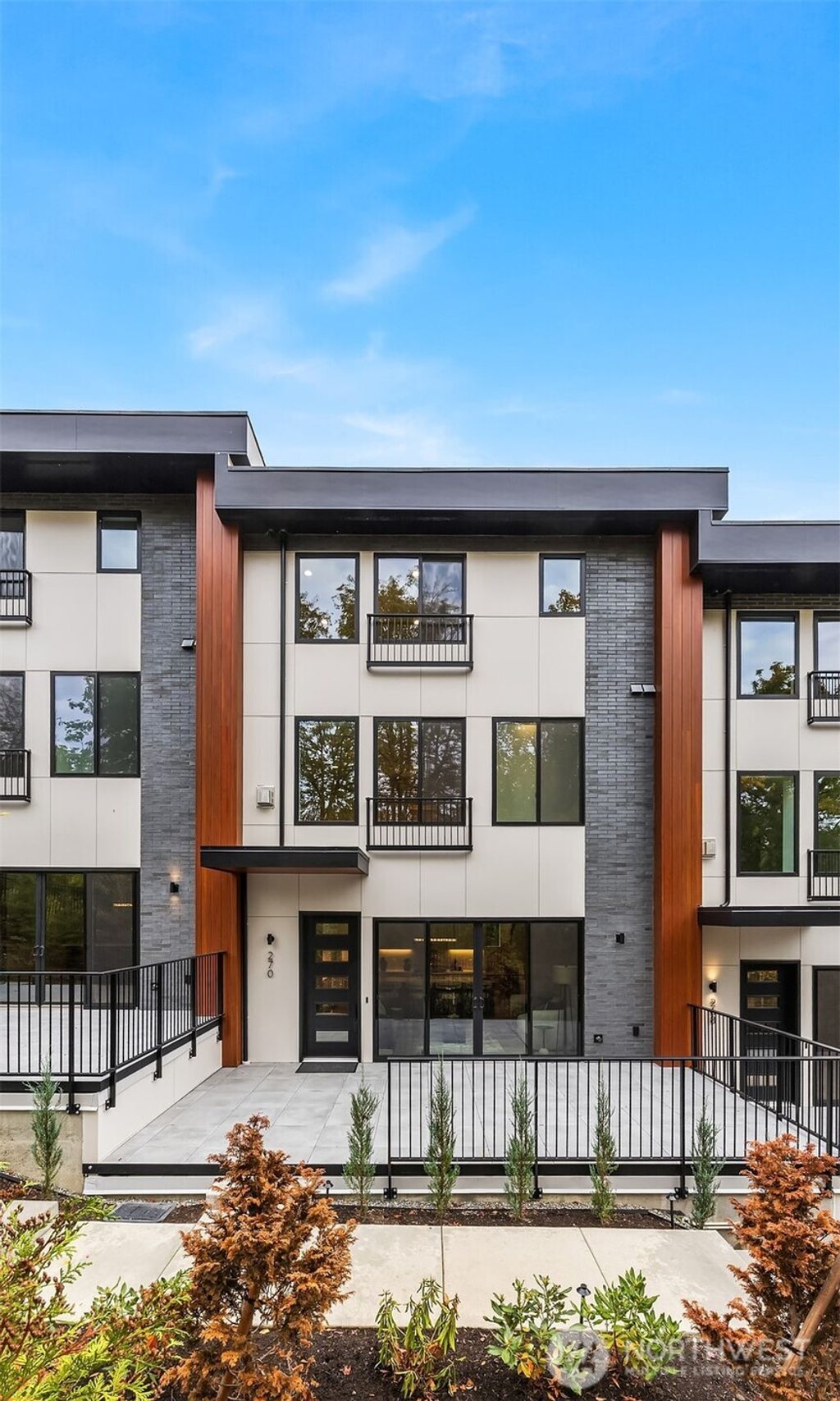 Photo of 270 118th Avenue SE, Bellevue, WA 98005 (MLS # 2447214)