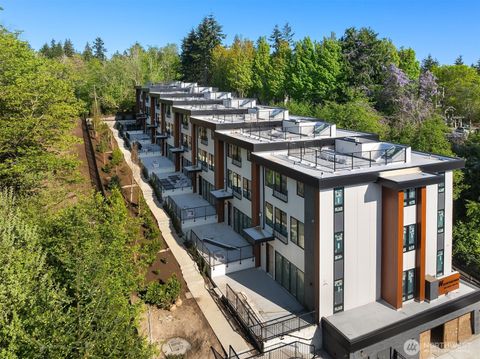 Photo of 270 118th Avenue SE, Bellevue, WA 98005 (MLS # 2447214)