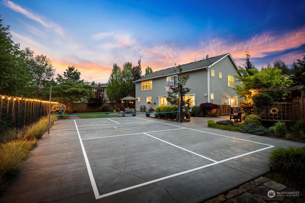 Photo of 8816 Venn Avenue SE, Snoqualmie, WA 98065 (MLS # 2242184)
