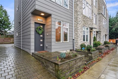 Photo of 4758 Greenlake Way N, Seattle, WA 98103 (MLS # 2466994)