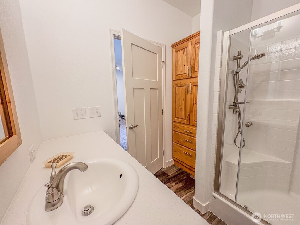 listing image 9361839496133053770