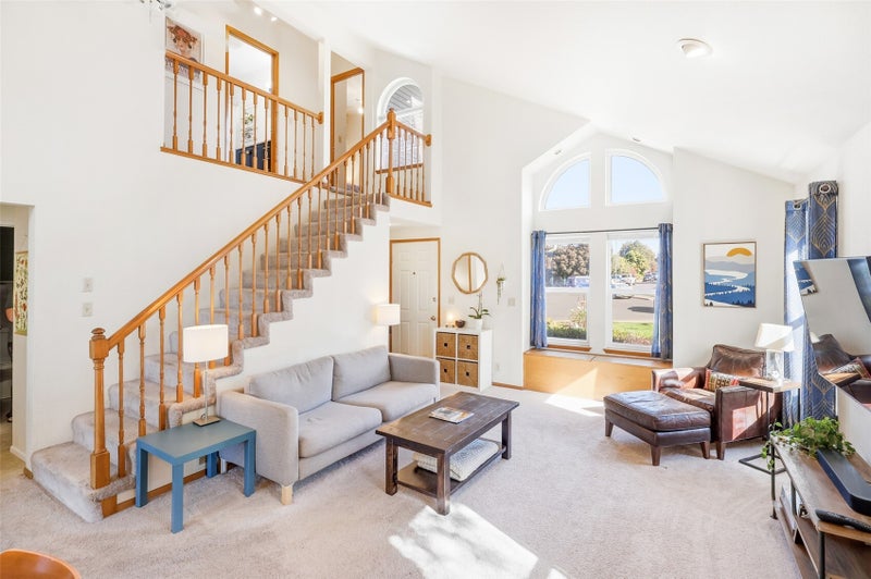 818 SE Marine Drive 818