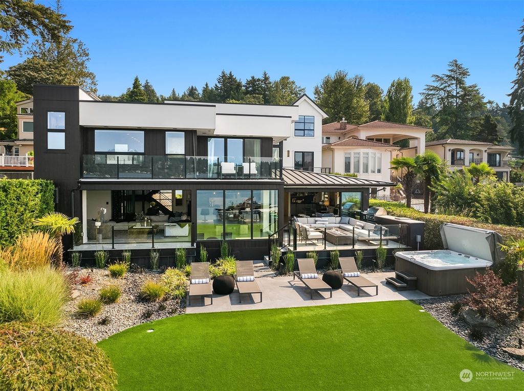 Photo of 13251 Holmes Point Drive NE, Kirkland, WA 98034 (MLS # 2291485)