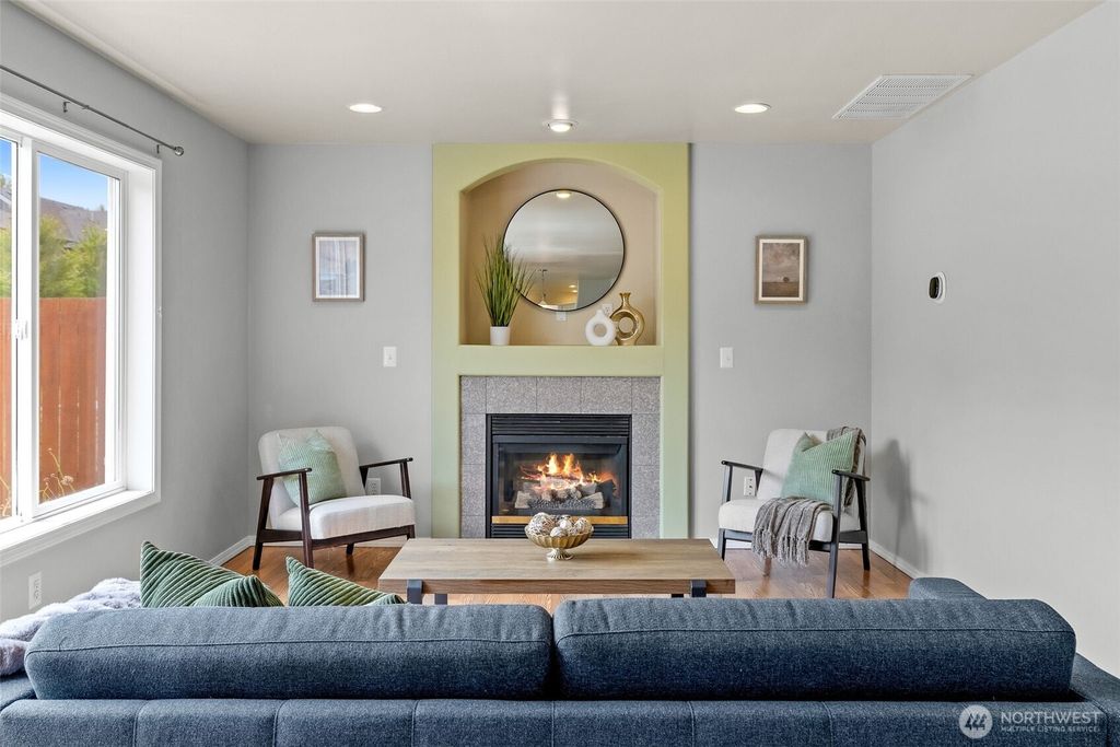 Photo of 10873 SE 214th Place, Kent, WA 98031 (MLS # 2405163)