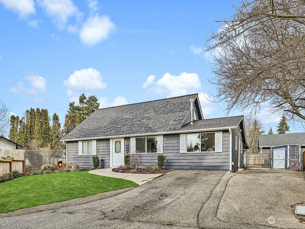 Photo of 9054 NE 137th Court, Kirkland, WA 98034 (MLS # 2031939)