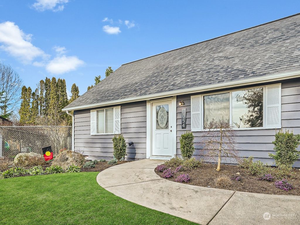 Photo of 9054 NE 137th Court, Kirkland, WA 98034 (MLS # 2031939)