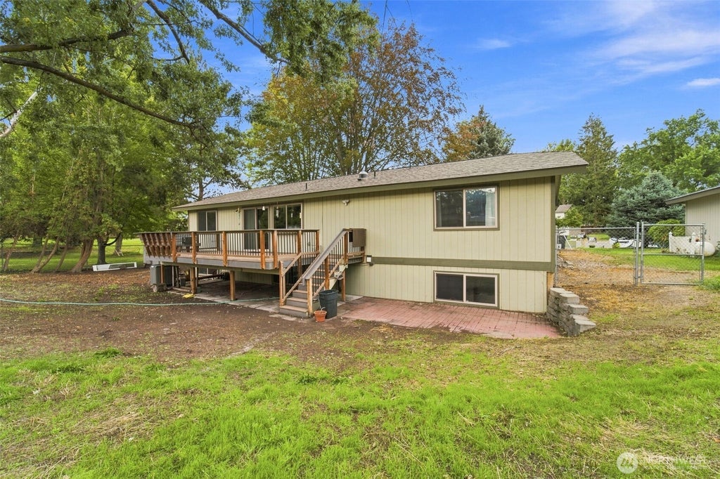 Photo of 2109 Briarwood Court, Richland, WA 99354 (MLS # 2578913)