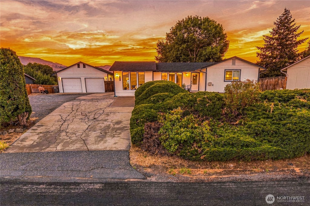 Photo of 3064 Conarty Rd RD, Malaga, WA 98828 (MLS # 2583011)