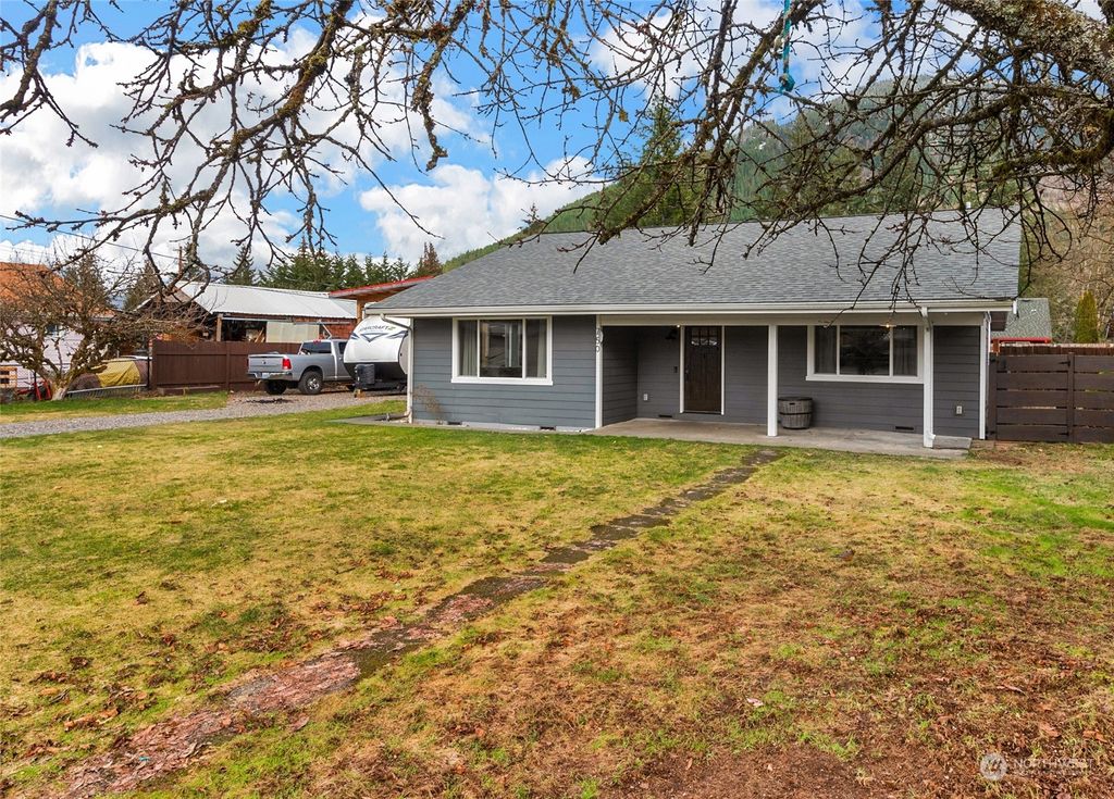Photo of 750 S Emens Avenue, Darrington, WA 98241 (MLS # 2037858)