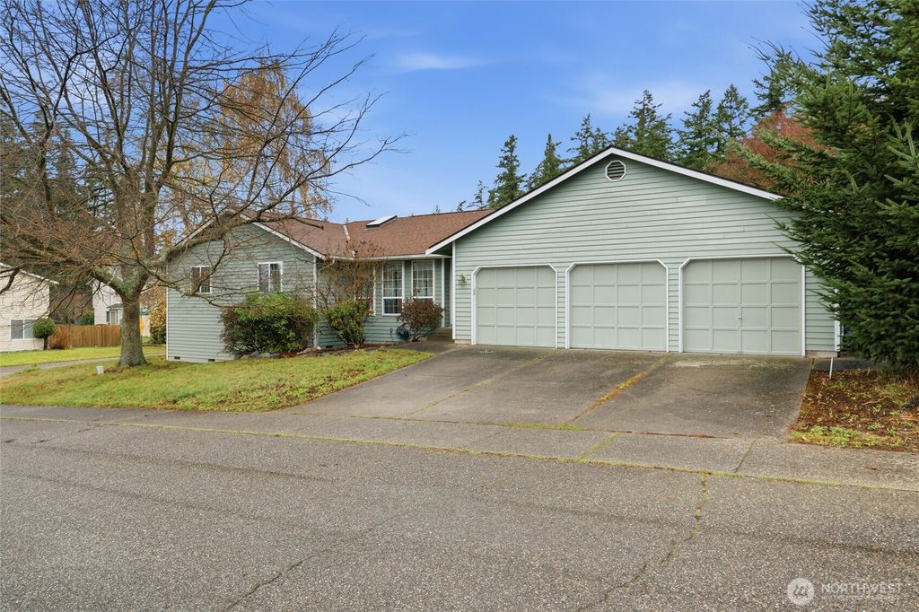 Photo of 1850 NE 11th Avenue, Oak Harbor, WA 98277 (MLS # 2460851)