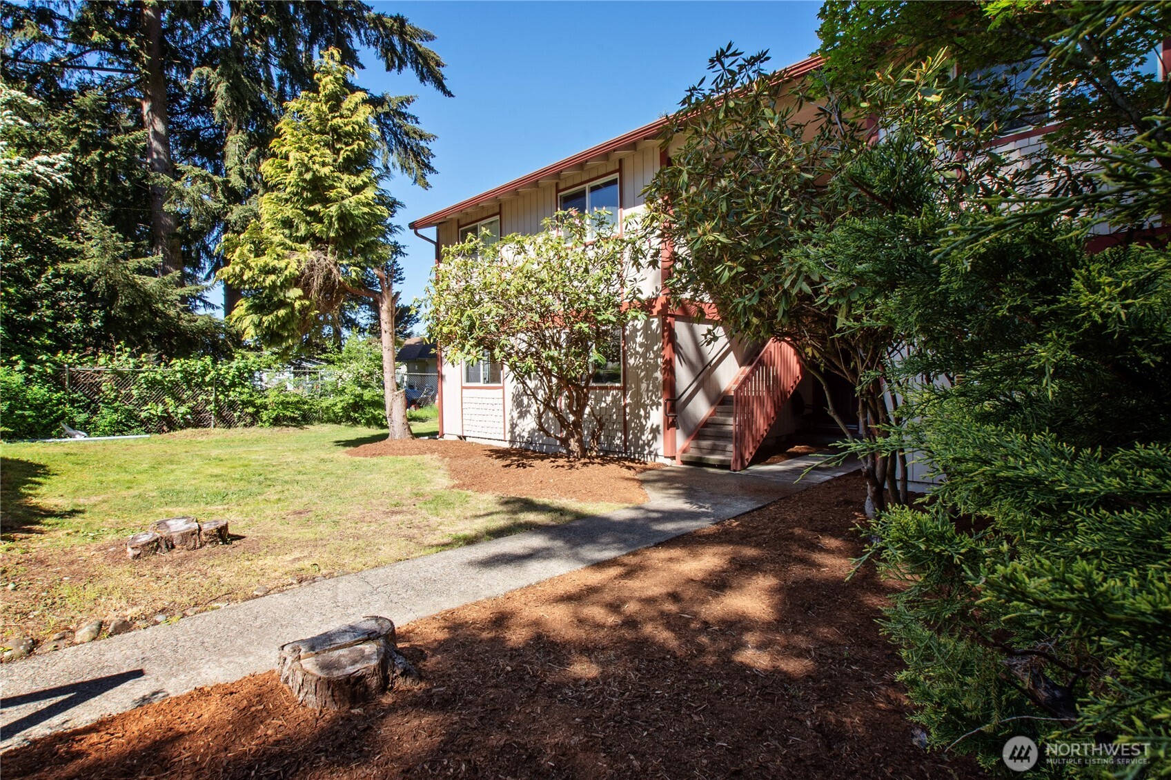 8024 N Bicentennial Loop SE