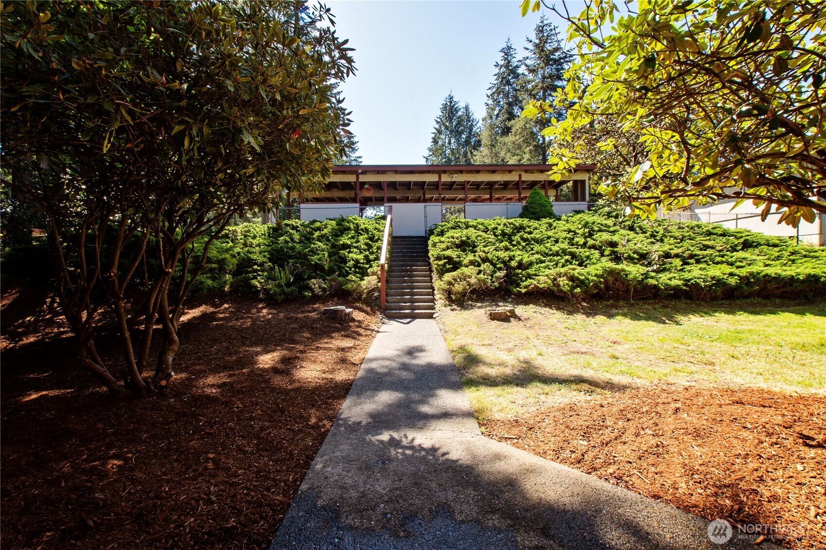 8024 N Bicentennial Loop SE