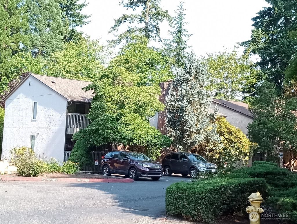 Photo of 12602 NE 118th Street, Kirkland, WA 98034 (MLS # 2465814)