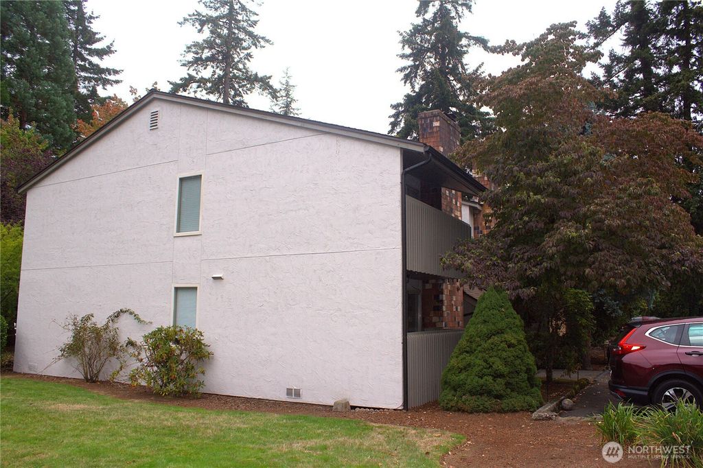 Photo of 12602 NE 118th Street, Kirkland, WA 98034 (MLS # 2465814)