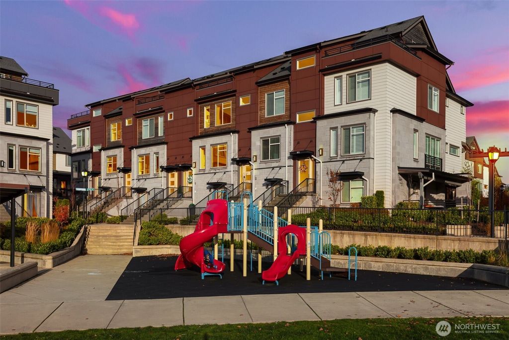 Photo of 960 6th Walk Walk NE, Issaquah, WA 98029 (MLS # 2454865)