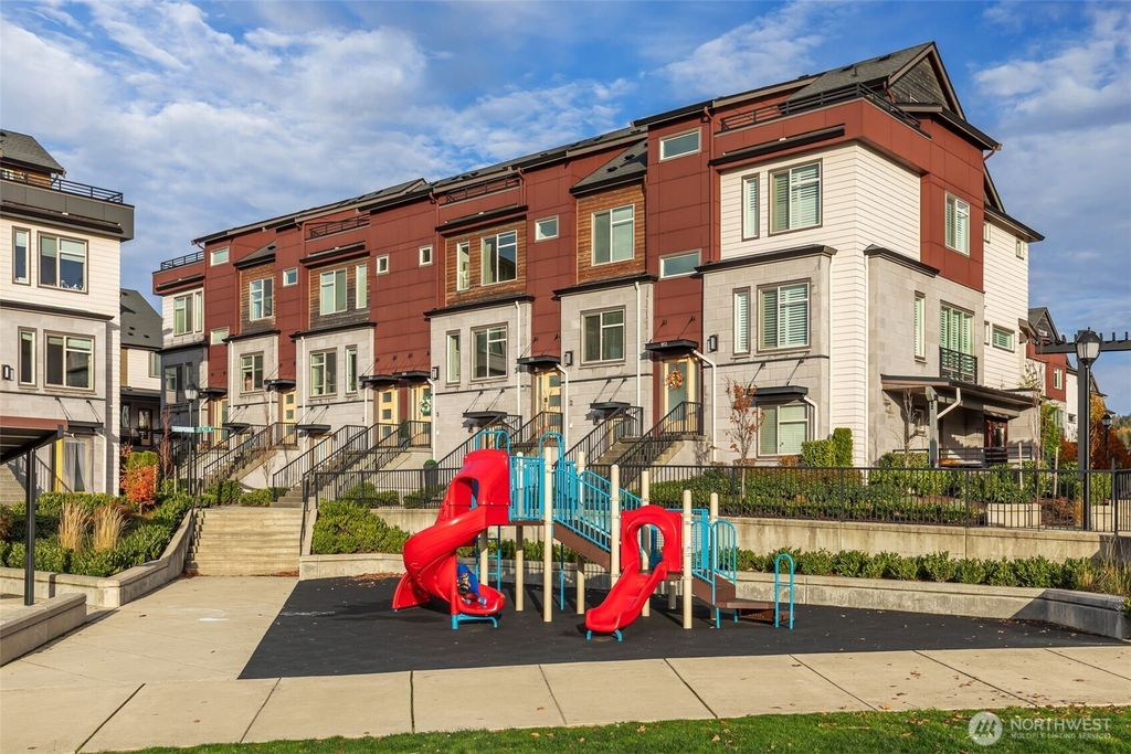 Photo of 960 6th Walk Walk NE, Issaquah, WA 98029 (MLS # 2454865)