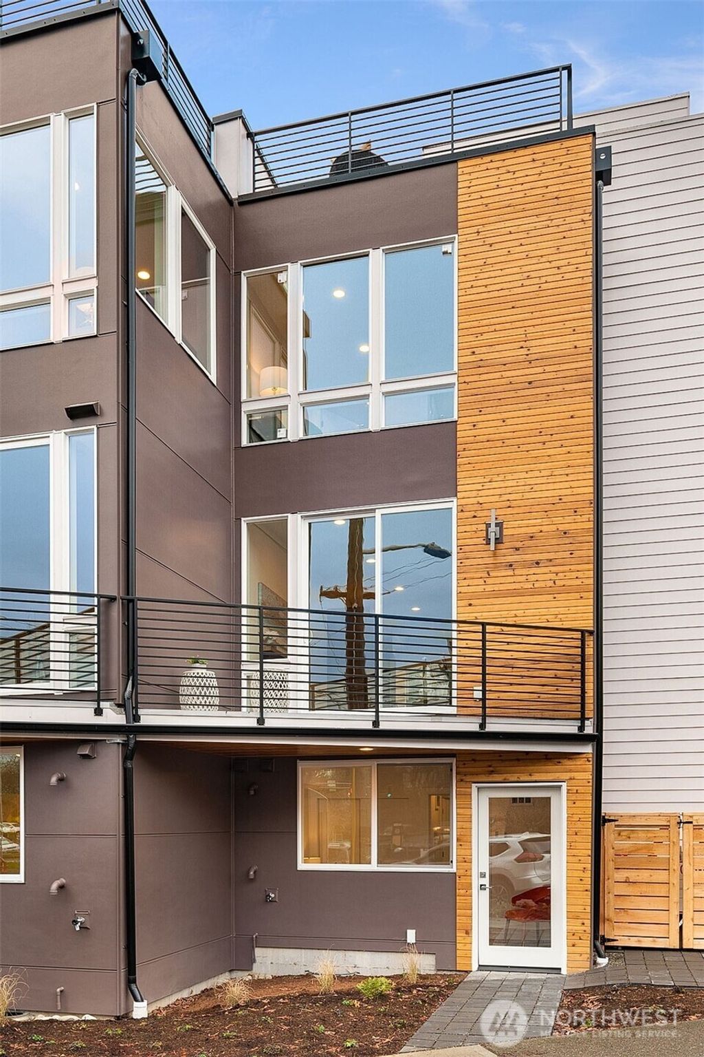 Photo of 5114 24th Avenue NE, Seattle, WA 98105 (MLS # 2492695)