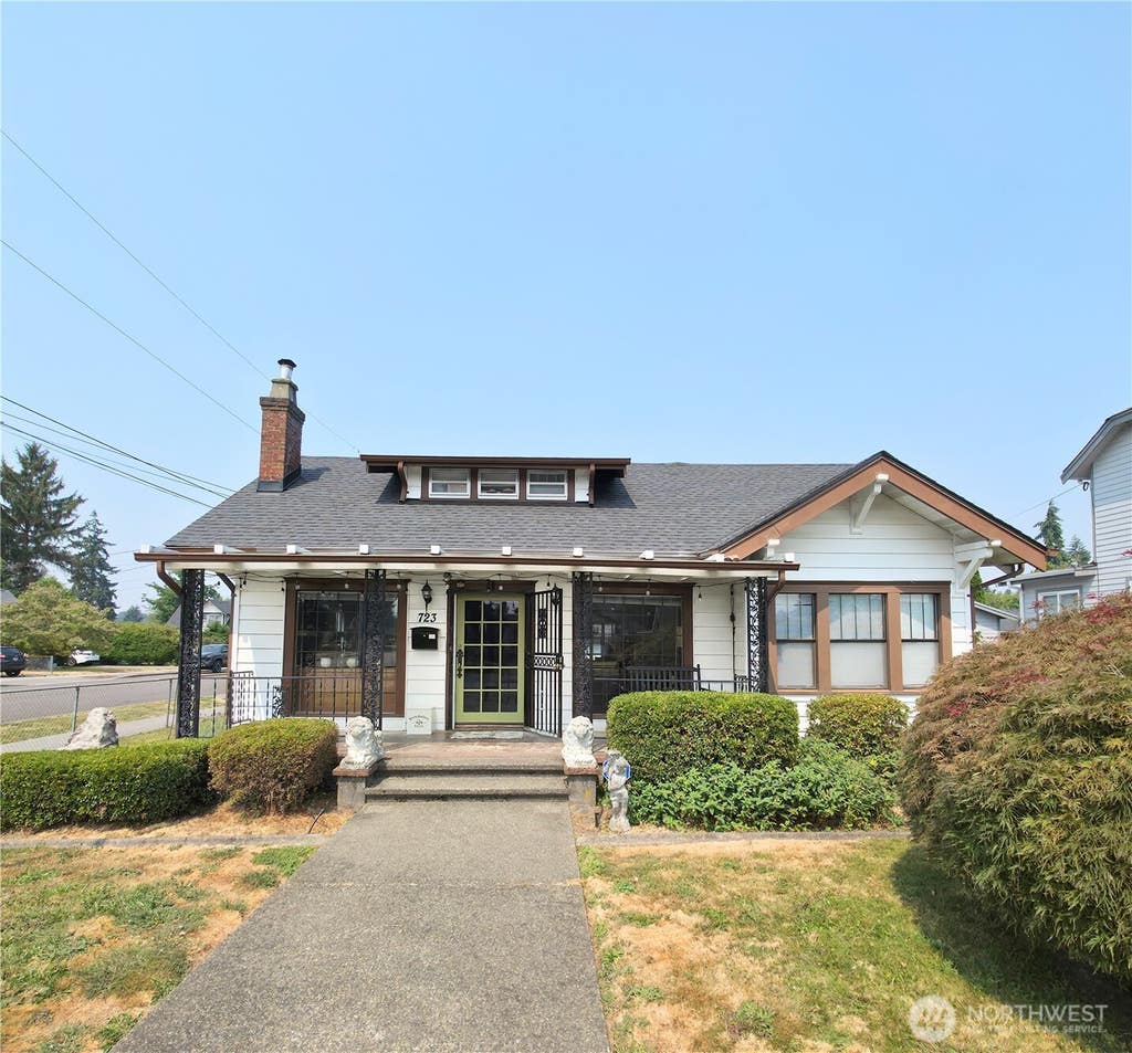 Photo of 723 5th Avenue NW, Puyallup, WA 98371 (MLS # 2565591)