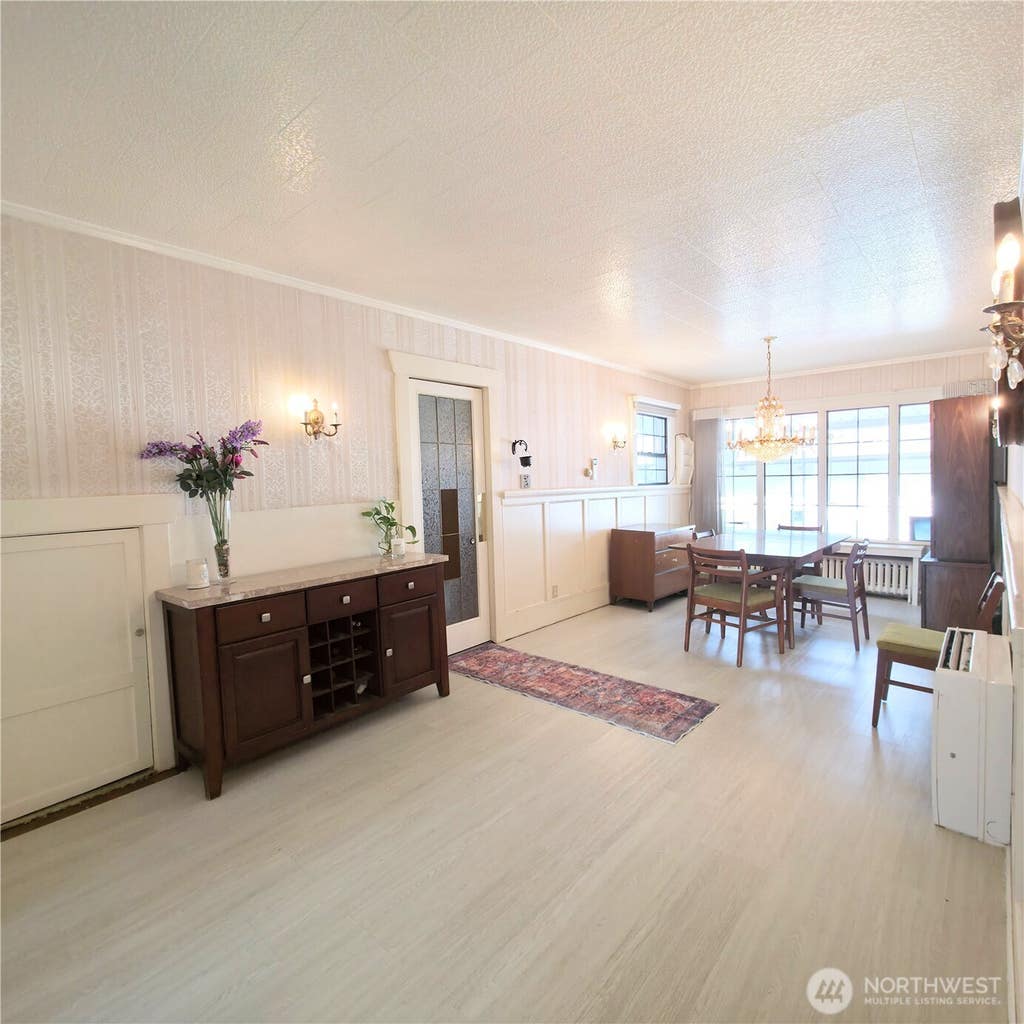Photo of 723 5th Avenue NW, Puyallup, WA 98371 (MLS # 2565591)