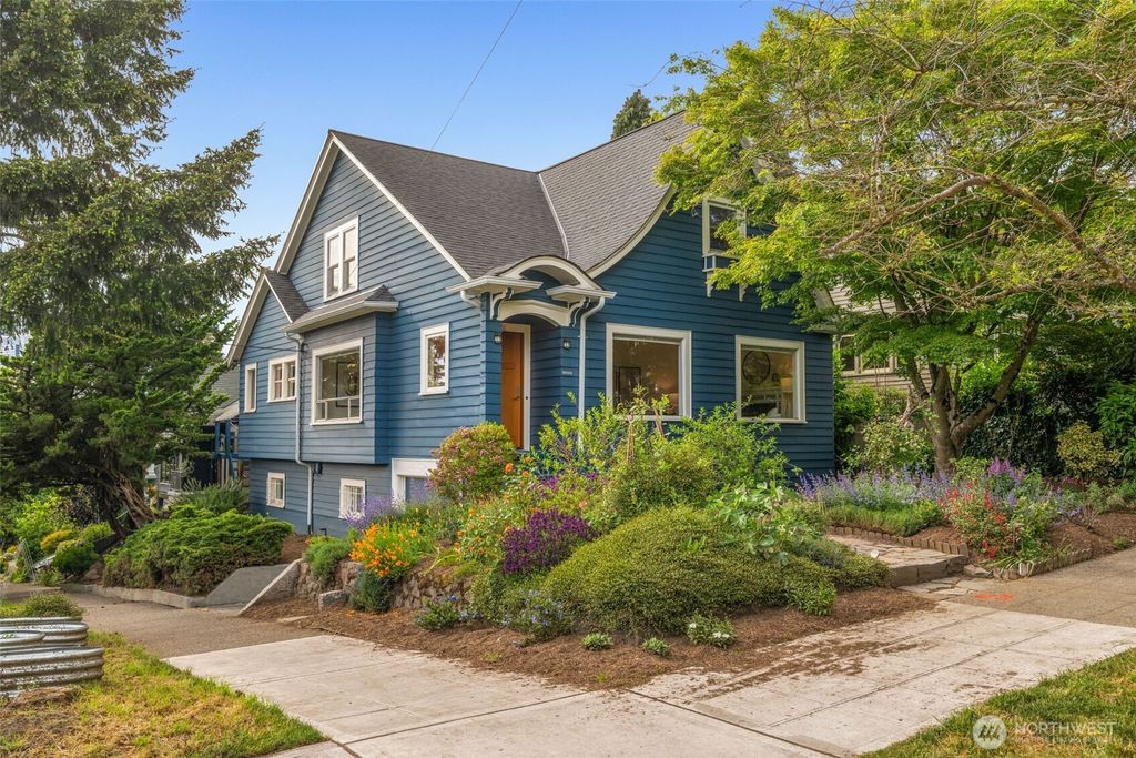 Photo of 801 16th Avenue, Seattle, WA 98122 (MLS # 2526479)