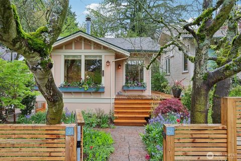 Photo of 1514 NE 70th Street, Seattle, WA 98115 (MLS # 2511605)