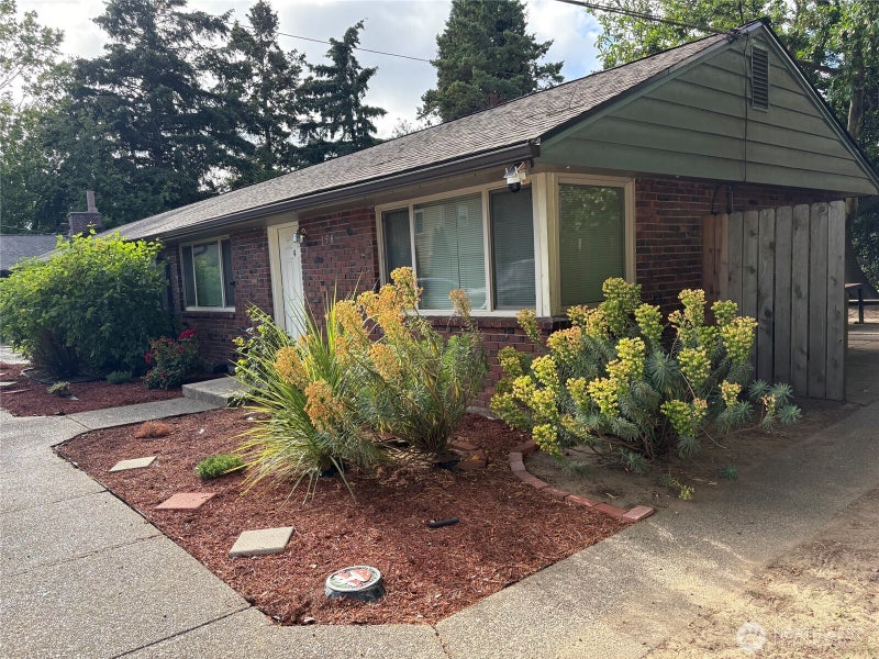 158 S 152nd Street