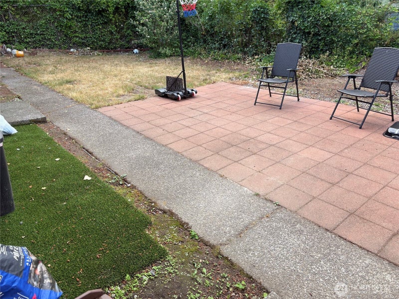 158 S 152nd Street