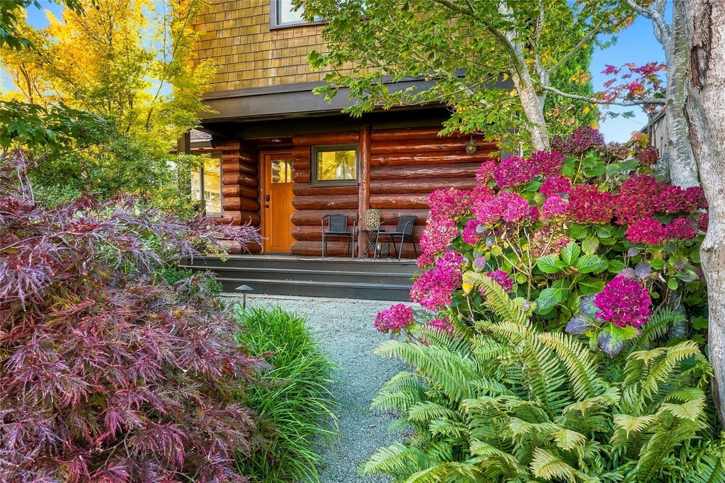 Photo of 8423 40th Avenue SW, Seattle, WA 98136 (MLS # 2593682)