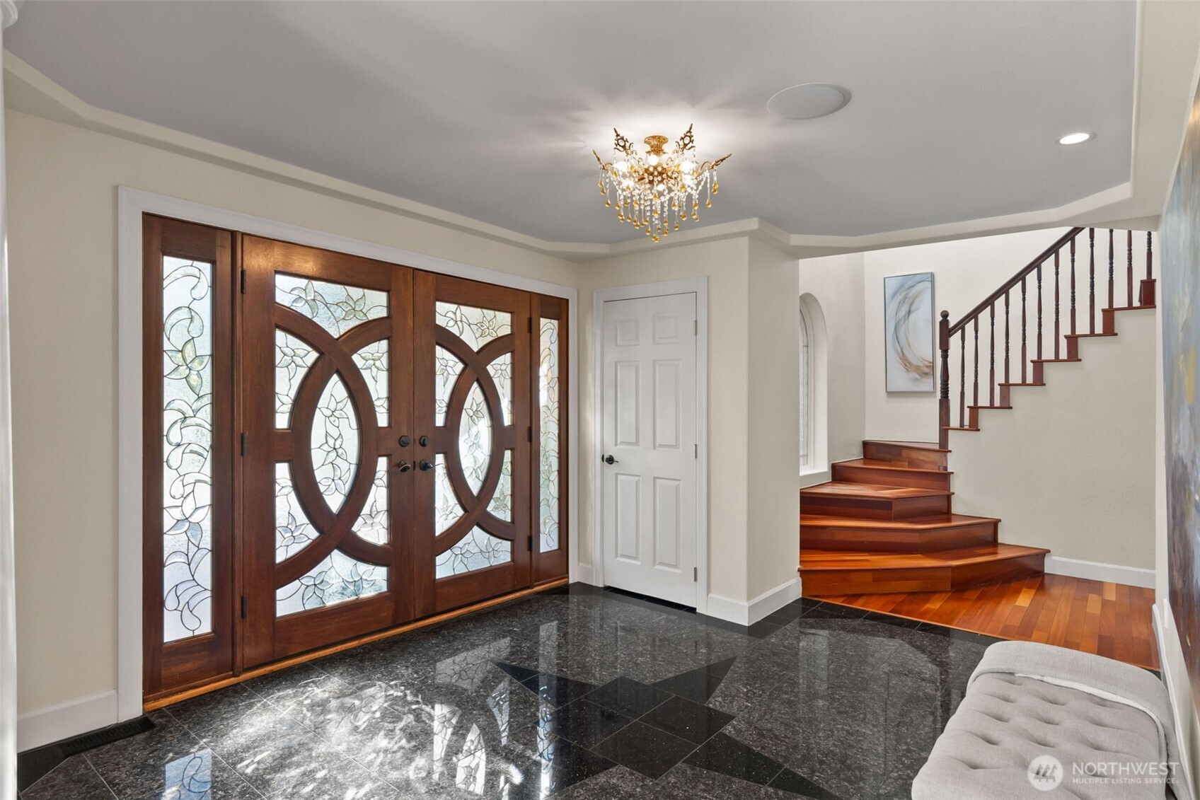 3725 Hollywood Drive NE