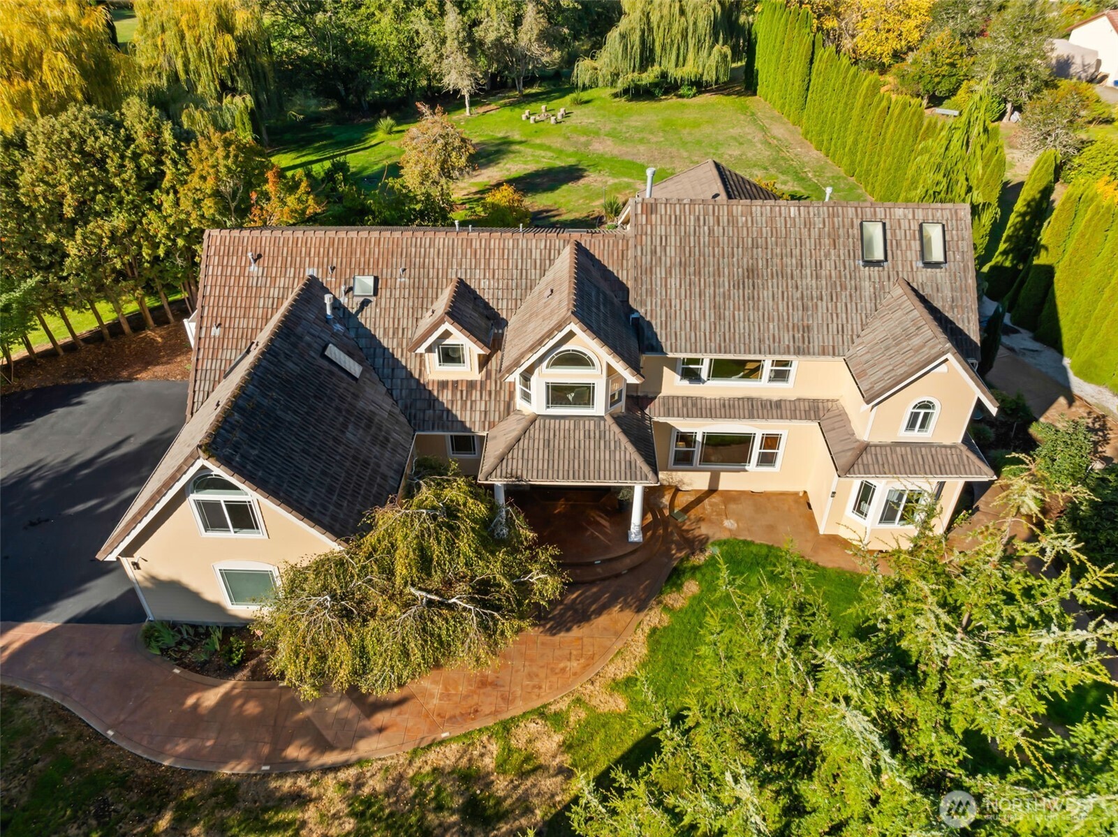 3725 Hollywood Drive NE