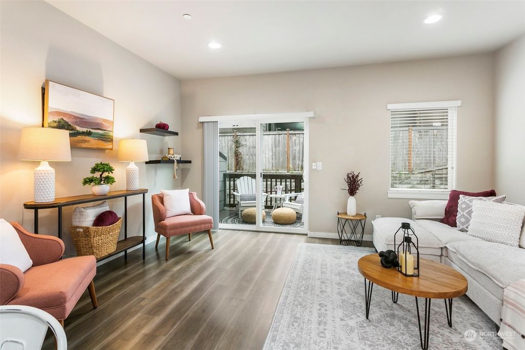 Photo of 15720 Meadow Rd Rd #E4, Lynnwood, WA 98087 (MLS # 2274038)