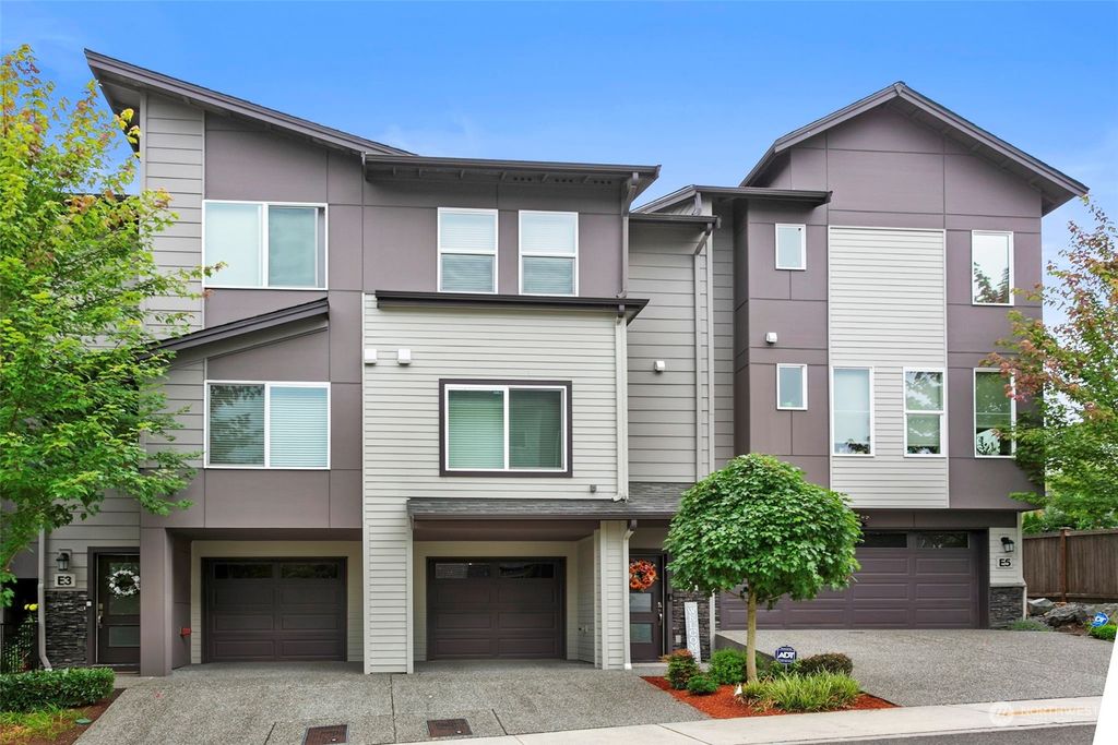 Photo of 15720 Meadow Rd Rd #E4, Lynnwood, WA 98087 (MLS # 2274038)