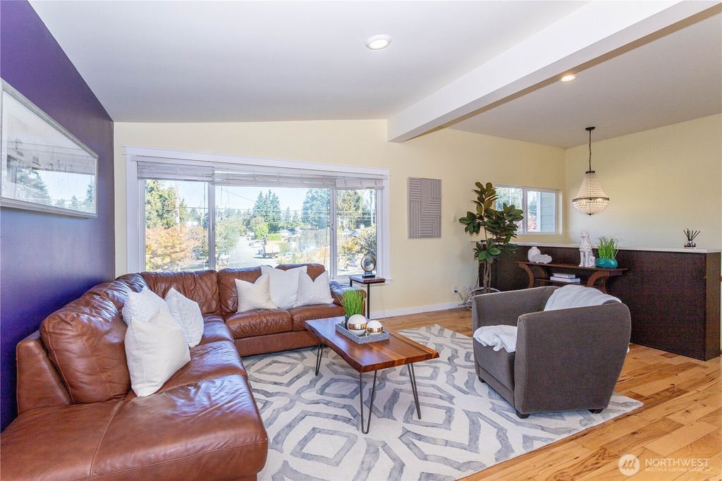 Photo of 3905 NE 6th Street, Renton, WA 98056 (MLS # 2501195)