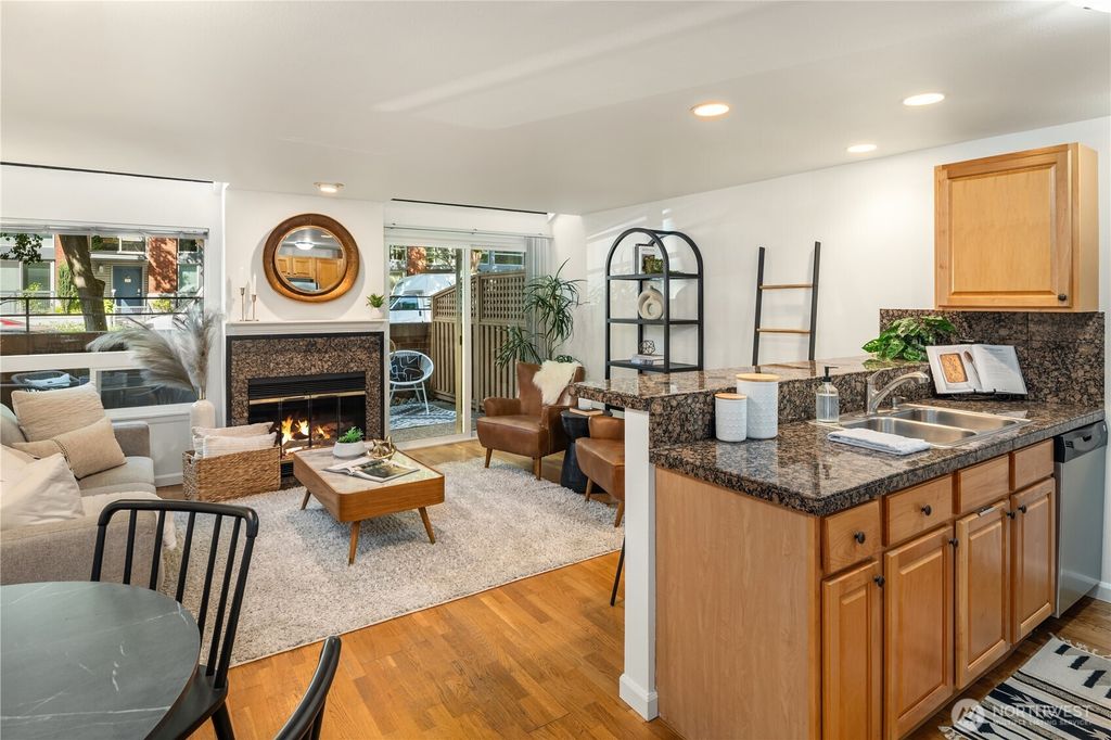 Photo of 512 10th Avenue E #3, Seattle, WA 98102 (MLS # 2422656)