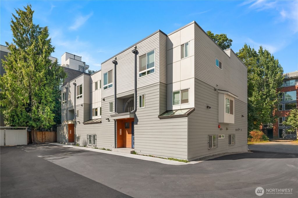 Photo of 512 10th Avenue E #3, Seattle, WA 98102 (MLS # 2422656)