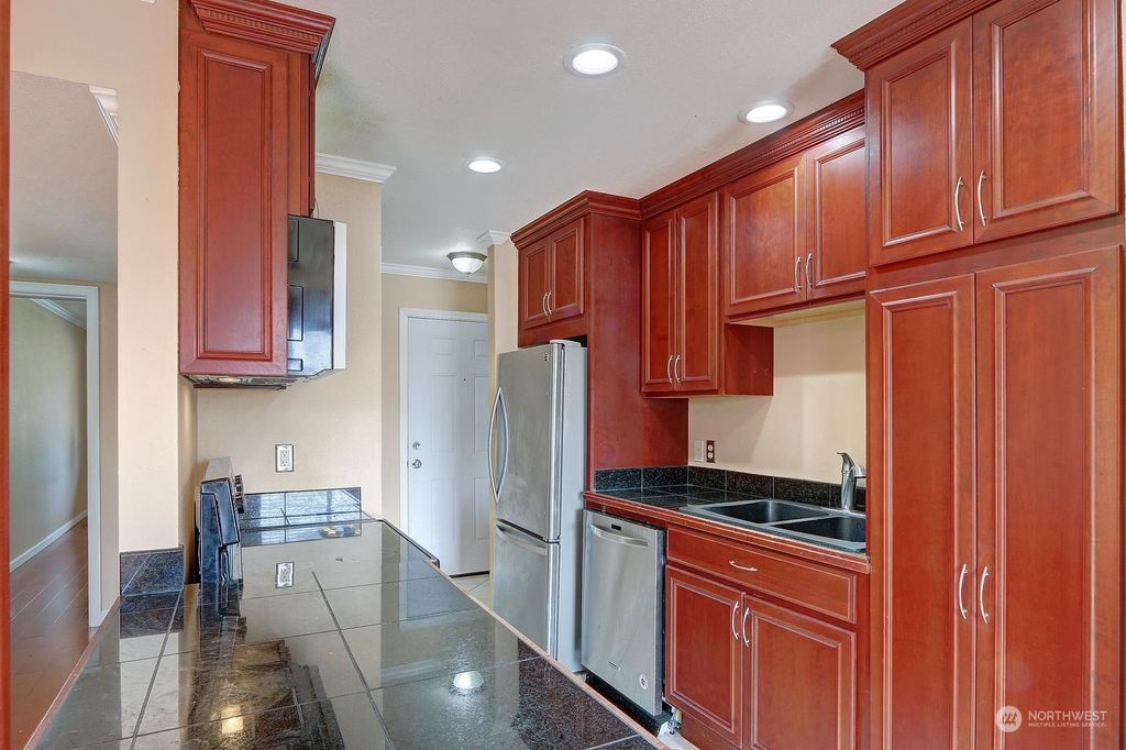 Photo of 12525 NE 145th Place #F106, Kirkland, WA 98034 (MLS # 2045905)