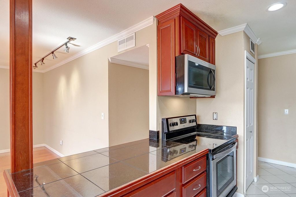 Photo of 12525 NE 145th Place #F106, Kirkland, WA 98034 (MLS # 2045905)