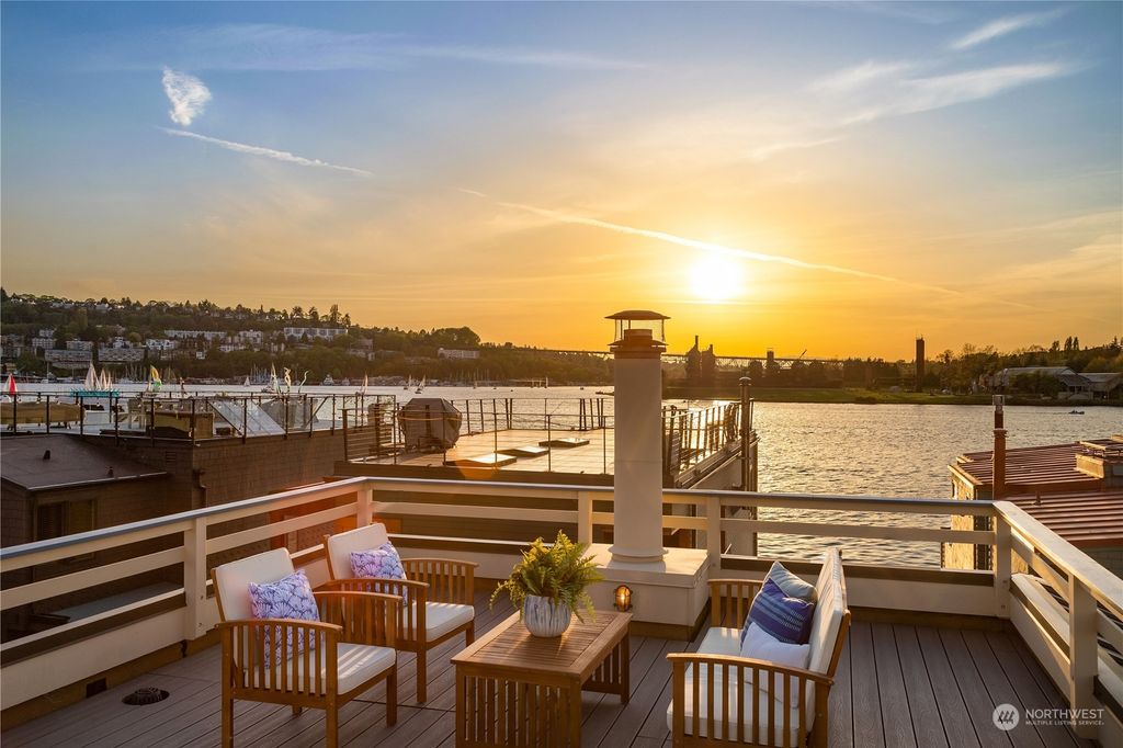 Photo of 10 E Roanoke Street #14, Seattle, WA 98102 (MLS # 2066673)