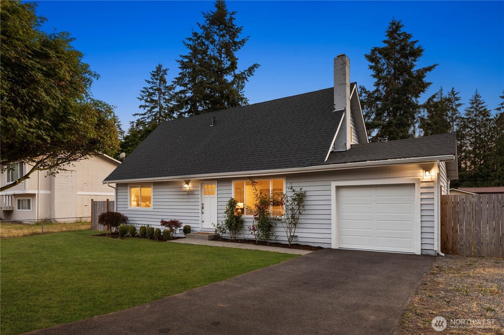 Photo of 14009 145th Avenue SE, Renton, WA 98059 (MLS # 2535319)