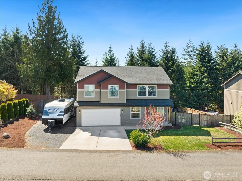 Photo of 204 Saint Helens Way, Winlock, WA 98596 (MLS # 2504702)
